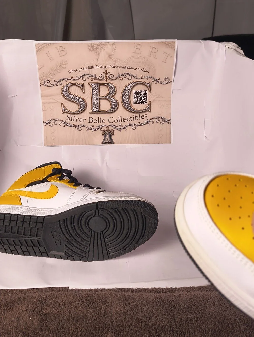 Air Jordan 1 Mid University Gold 554724-170 Men's 8.5 Women's 10